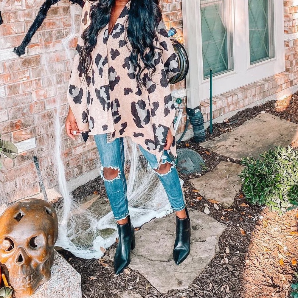 Impressions bold leopard print poncho